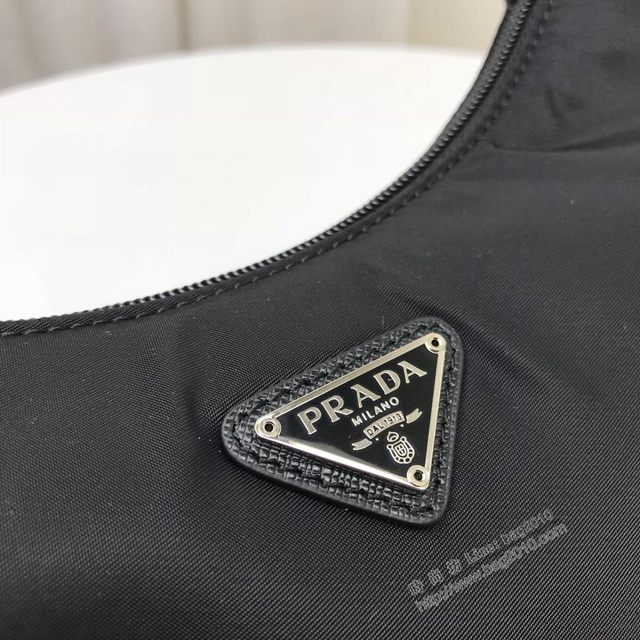prada女包 普拉達最新爆款升級版Hobo腋下包 1NE515 肯豆同款 prada女士尼龍單肩包  pyd2240